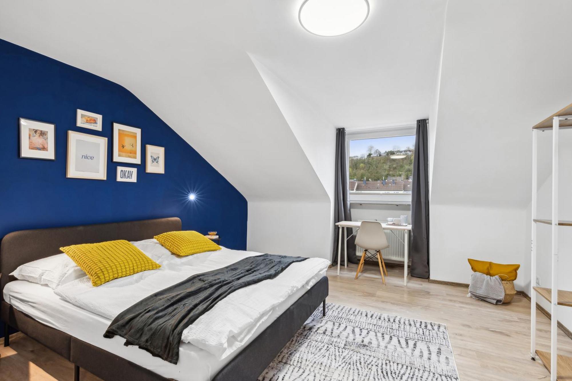 Zentrale, Grosse & Moderne In