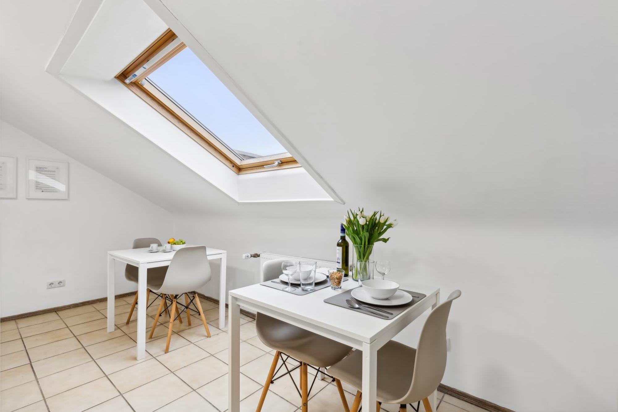 Zentrale, Grosse & Moderne In