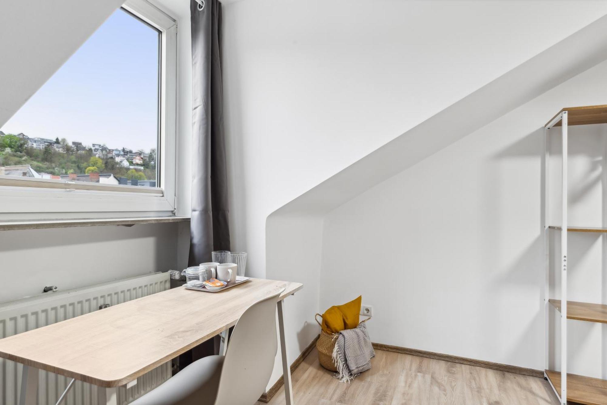 Zentrale, Grosse & Moderne In *